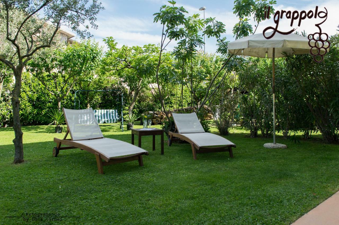 B&B Il Grappolo Foresteria Lombarda Sirmione Bagian luar foto