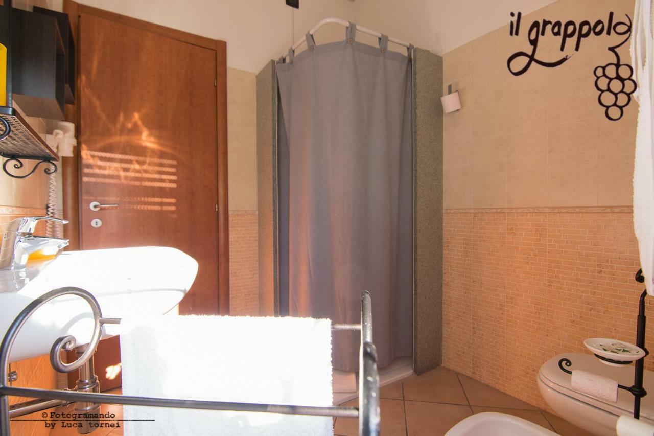 B&B Il Grappolo Foresteria Lombarda Sirmione Bagian luar foto