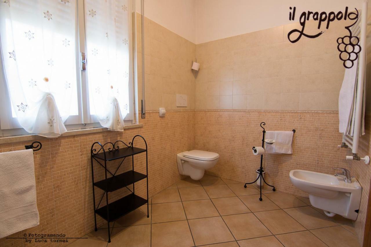 B&B Il Grappolo Foresteria Lombarda Sirmione Bagian luar foto