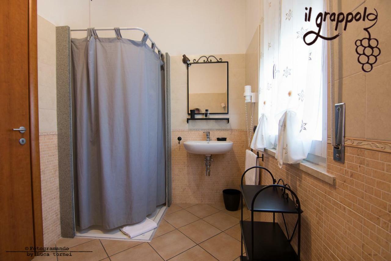 B&B Il Grappolo Foresteria Lombarda Sirmione Bagian luar foto