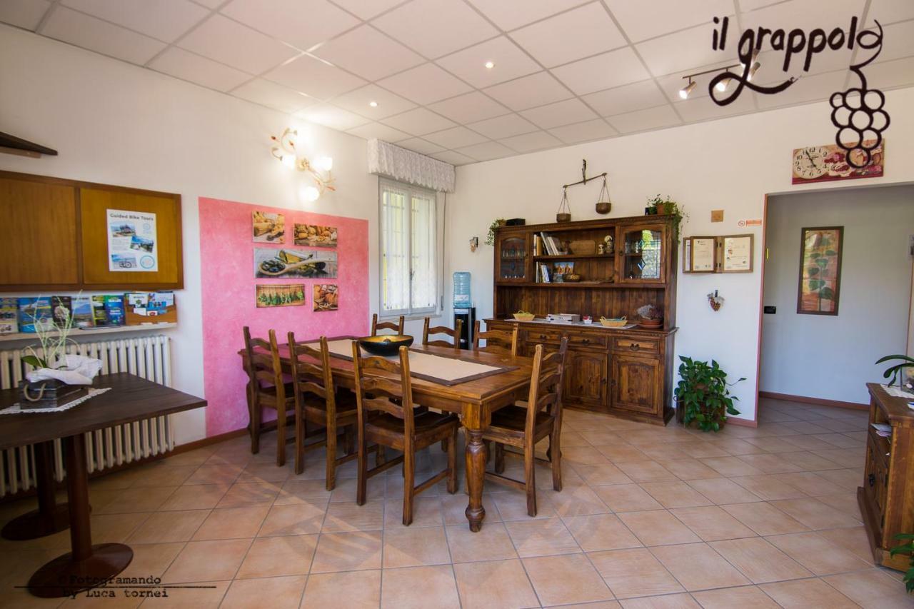 B&B Il Grappolo Foresteria Lombarda Sirmione Bagian luar foto