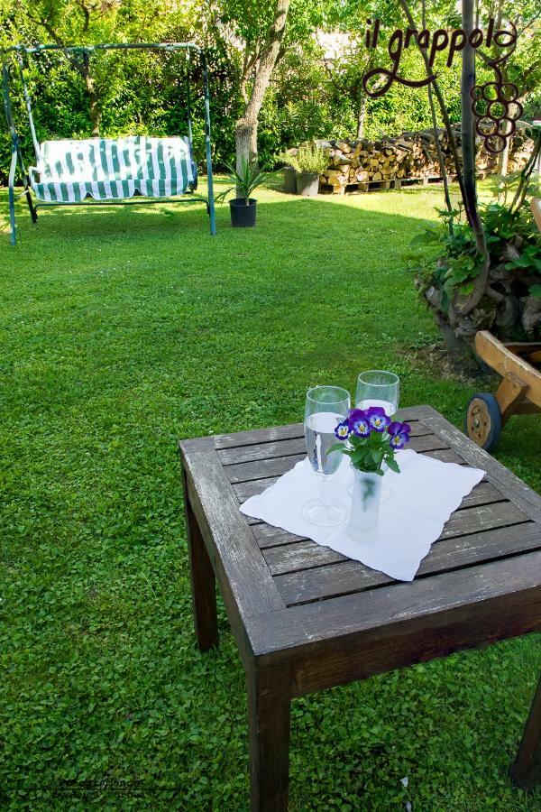 B&B Il Grappolo Foresteria Lombarda Sirmione Bagian luar foto
